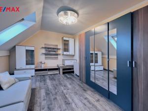 Prodej bytu 2+kk, Nupaky, U Školky, 50 m2