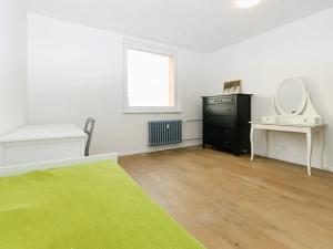 Pronájem bytu 3+1, Praha - Hlubočepy, Voskovcova, 78 m2