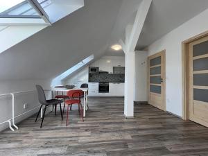 Pronájem bytu 3+kk, Praha, Podnádražní, 60 m2