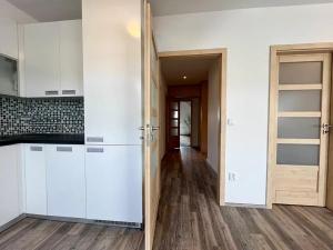 Pronájem bytu 3+kk, Praha, Podnádražní, 60 m2