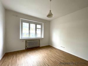 Pronájem bytu 1+kk, Praha, Kladenská, 30 m2