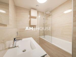 Pronájem bytu 3+kk, Praha - Karlín, Pernerova, 90 m2