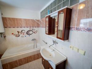 Prodej výrobních prostor, Jaroměř, 871 m2