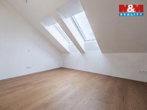Prodej bytu 4+kk, Praha - Holyně, náměstí Pod lípou, 121 m2