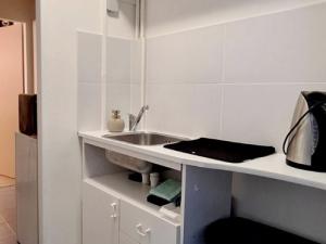 Pronájem obchodního prostoru, Hradec Králové - Pražské Předměstí, Dukelská třída, 6 m2