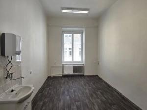 Pronájem kanceláře, Hradec Králové, Československé armády, 15 m2