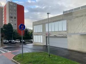 Pronájem garážového stání, Praha - Záběhlice, Choceradská, 20 m2