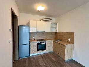 Pronájem bytu 2+kk, Praha - Letňany, Hlučkova, 46 m2