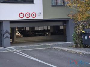 Prodej garážového stání, Praha - Holešovice, Jankovcova, 13 m2