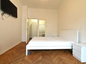 Pronájem bytu 2+kk, Praha - Holešovice, Veletržní, 44 m2