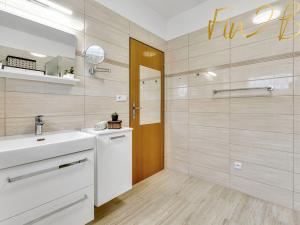 Prodej rodinného domu, Vrhaveč - Neznašovy, 253 m2