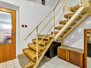 Prodej rodinného domu, Vrhaveč - Neznašovy, 253 m2