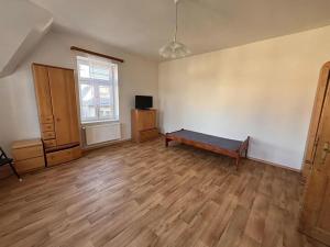 Pronájem bytu 1+1, Liberec, Husitská, 40 m2