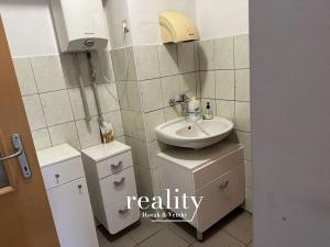 Pronájem obchodního prostoru, Znojmo, Velká Mikulášská, 27 m2