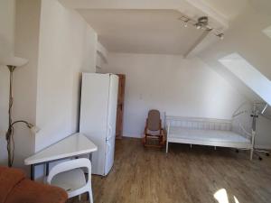 Pronájem bytu 2+1, Karlovy Vary, Pod Jelením skokem, 59 m2