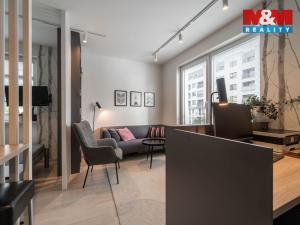 Prodej bytu 1+kk, Praha - Uhříněves, Oty Bubeníčka, 32 m2