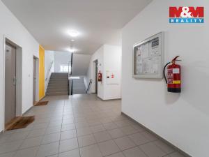 Prodej bytu 1+kk, Praha - Uhříněves, Oty Bubeníčka, 32 m2