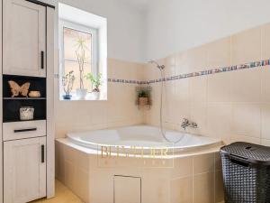 Prodej bytu 4+1, Teplice, Metelkovo náměstí, 120 m2