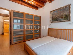 Pronájem bytu 2+1, Praha - Malá Strana, Mostecká, 80 m2