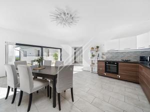 Prodej rodinného domu, Krakovany, 163 m2