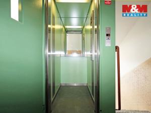 Prodej bytu 4+1, Karlovy Vary - Doubí, Modenská, 77 m2