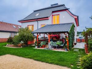 Prodej rodinného domu, Suchdol nad Lužnicí, Pražská, 180 m2