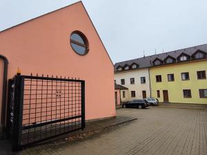 Pronájem obchodního prostoru, Louny, Na Valích, 93 m2