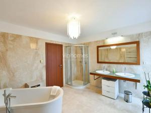 Pronájem vily, Choteč, 190 m2