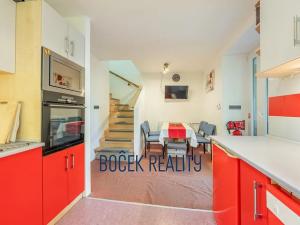 Prodej rodinného domu, Rynholec, nám. 1. máje, 259 m2