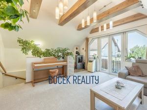 Prodej rodinného domu, Rynholec, nám. 1. máje, 259 m2