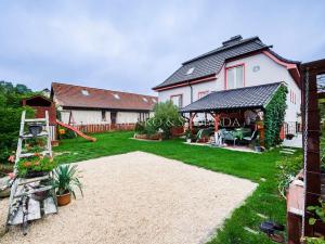 Prodej obchodního prostoru, Suchdol nad Lužnicí, Pražská, 180 m2