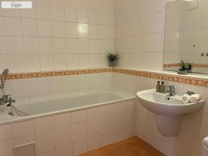 Pronájem bytu 1+kk, Praha - Strašnice, Názovská, 42 m2