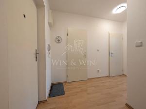 Pronájem bytu 1+kk, Praha - Běchovice, Českobrodská, 83 m2