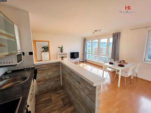 Pronájem bytu 2+kk, Praha - Letňany, Místecká, 60 m2