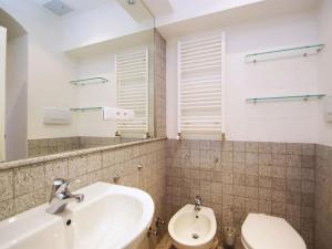 Pronájem bytu 3+1, Praha - Malá Strana, Hroznová, 73 m2