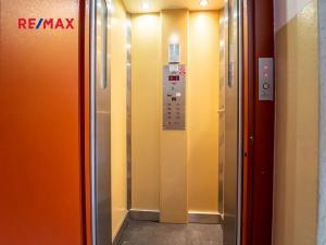 Prodej bytu 2+kk, Praha - Holešovice, Veverkova, 58 m2