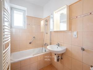 Prodej rodinného domu, Hustopeče, Komenského, 208 m2