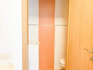 Pronájem bytu 1+kk, Praha - Hloubětín, Nademlejnská, 31 m2