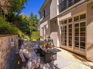 Prodej vily, Praha - Dejvice, V Šáreckém údolí, 459 m2