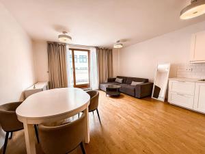 Pronájem bytu 2+kk, Praha - Holešovice, V háji, 76 m2