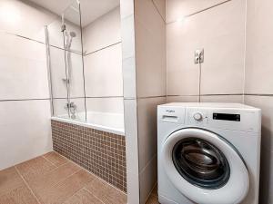 Pronájem bytu 2+kk, Praha - Holešovice, V háji, 76 m2