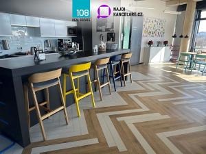 Pronájem kanceláře, Praha - Holešovice, Argentinská, 2082 m2