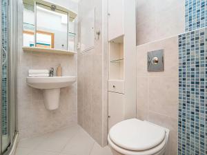 Pronájem bytu 2+kk, Praha - Modřany, Komořanská, 47 m2