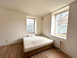 Pronájem bytu 1+kk, Praha - Zličín, Strojírenská, 32 m2