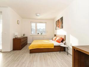 Pronájem bytu 1+kk, Praha - Vysočany, Strnadových, 33 m2