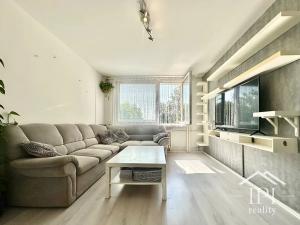 Pronájem bytu 2+kk, Praha - Petrovice, Jakobiho, 43 m2