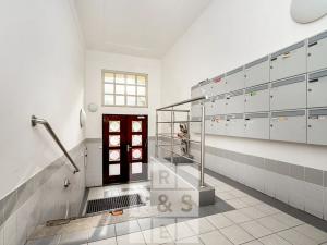 Pronájem bytu 2+kk, Praha - Podolí, Levá, 48 m2