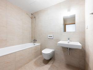 Pronájem bytu 2+kk, Praha - Libeň, Vojenova, 61 m2