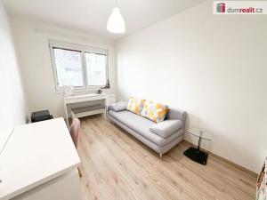 Pronájem bytu 3+kk, Praha - Hloubětín, Saarinenova, 80 m2
