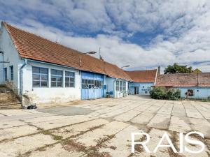 Prodej komerční nemovitosti, Hajany, 693 m2